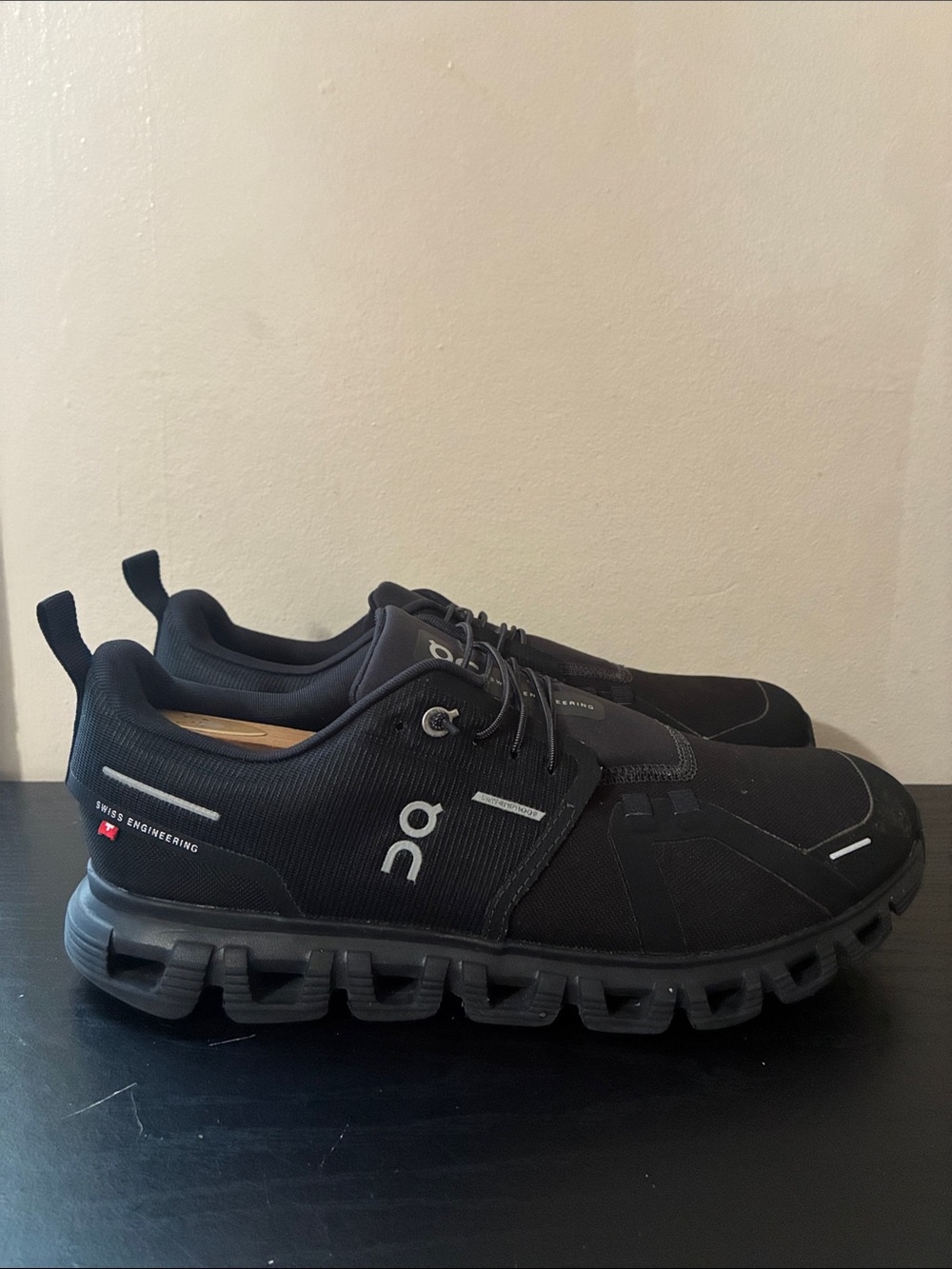 All black On Cloud 6 Waterproof sneakers Men’s size M8.5